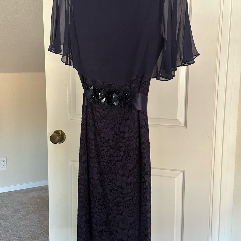 Elegant Navy Blue Lace Evening Dress